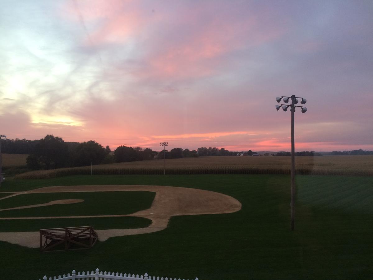 Field Of Dreams House Apartamento Dyersville Exterior foto